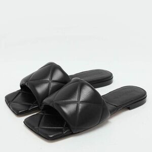 Bottega Veneta Lido Leather Flat Slides in Black, Size 42 -Like New Retail 1,250